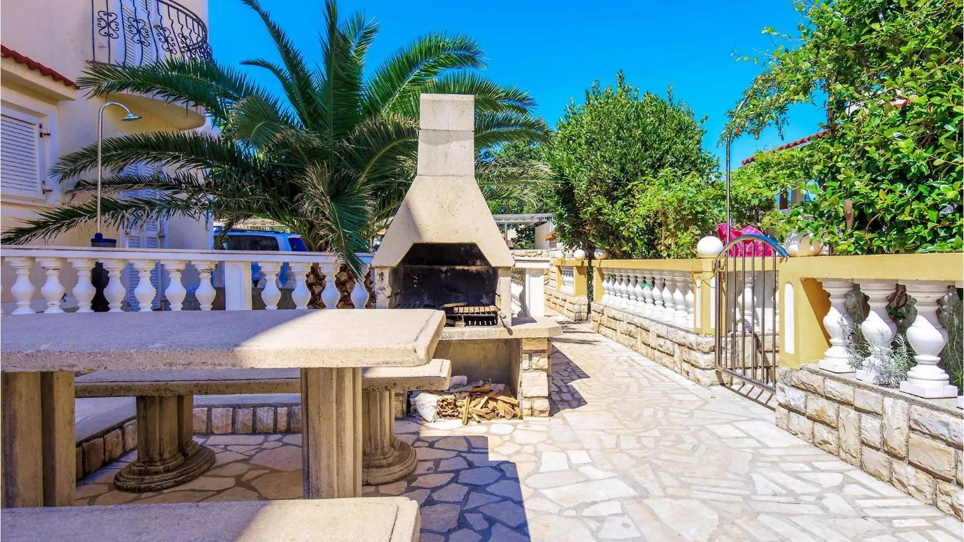 Awesome Apartment In Banjol With House Sea View